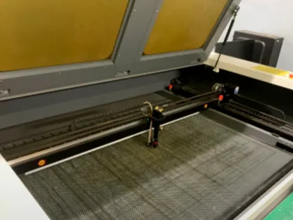 Mesin laser cutting akrilik