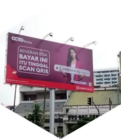 Reklame Big Size dengan Lampu Tembak